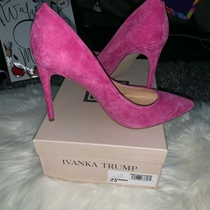 Fushia-hot pink heels.